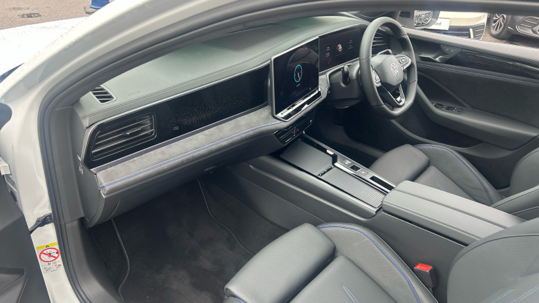 Volkswagen Passat 1.5 TSI eHybrid R-Line 5dr DSG Estate